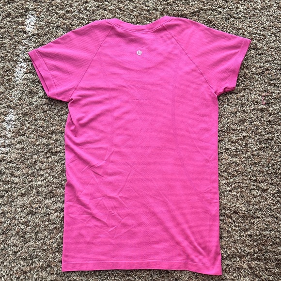 lululemon athletica Vibrant Pink woman’s swiftly tech shirt - Picture 3 of 4
